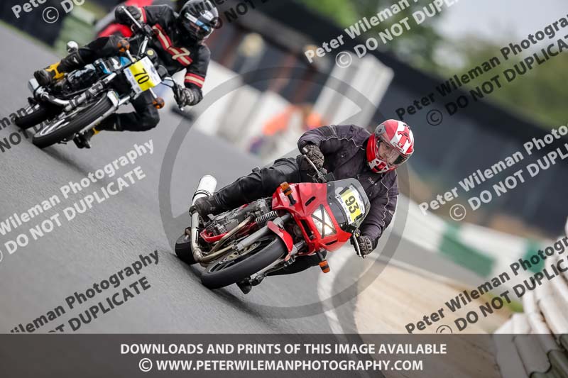 Vintage motorcycle club;eventdigitalimages;mallory park;mallory park trackday photographs;no limits trackdays;peter wileman photography;trackday digital images;trackday photos;vmcc festival 1000 bikes photographs